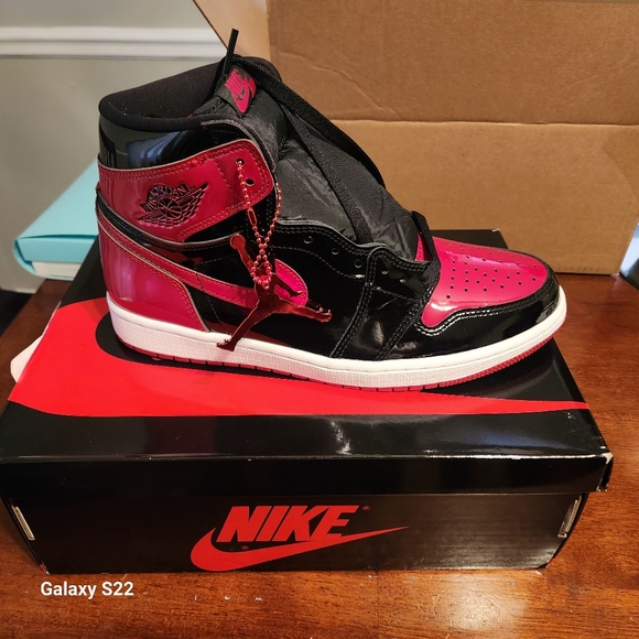Jordan 1 Retro High OG Patent Bred - Picture 4 of 6
